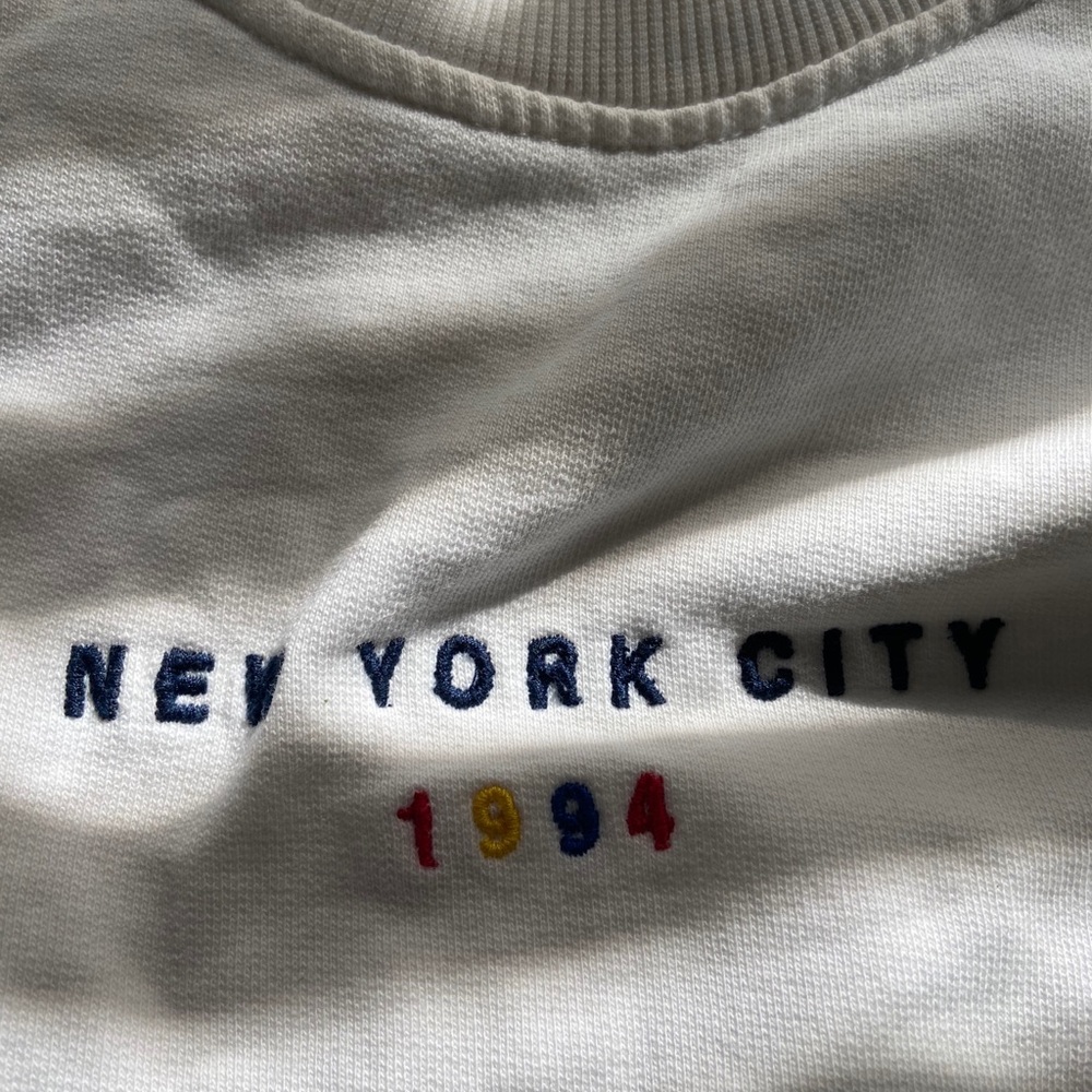 slightly cropped embroidered sweatshirt